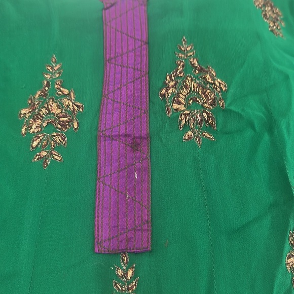 CUSTOM GREEN INDIAN CHURIDAAR PAJAMI SUIT - Picture 4 of 9